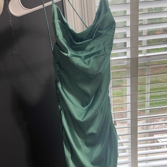 Selling green mini dress - Picture 3 of 5